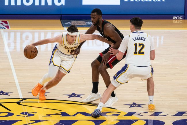 Los Angeles Lakers vanduti lui Josh Kushner si Bob Iger pentru 125 miliarde de dolari un record in NBA