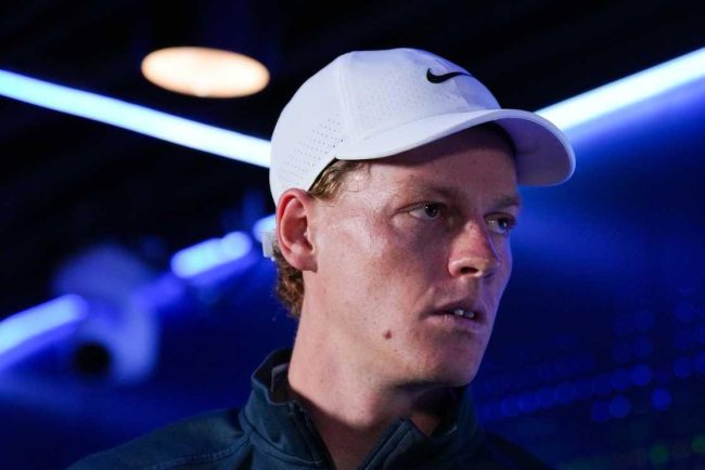 Lovitura pentru Jannik Sinner Italianul s a retras de la Cincinnati Open din cauza unei accidente la genunchi