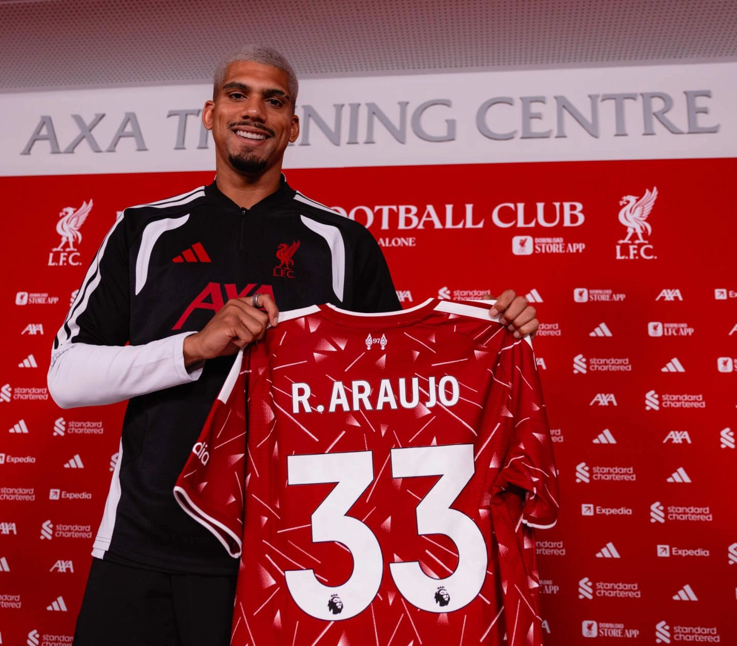 Oficial Liverpool il imprumuta pe Ronald Araujo de la FC Barcelona pentru sezonul 20262027