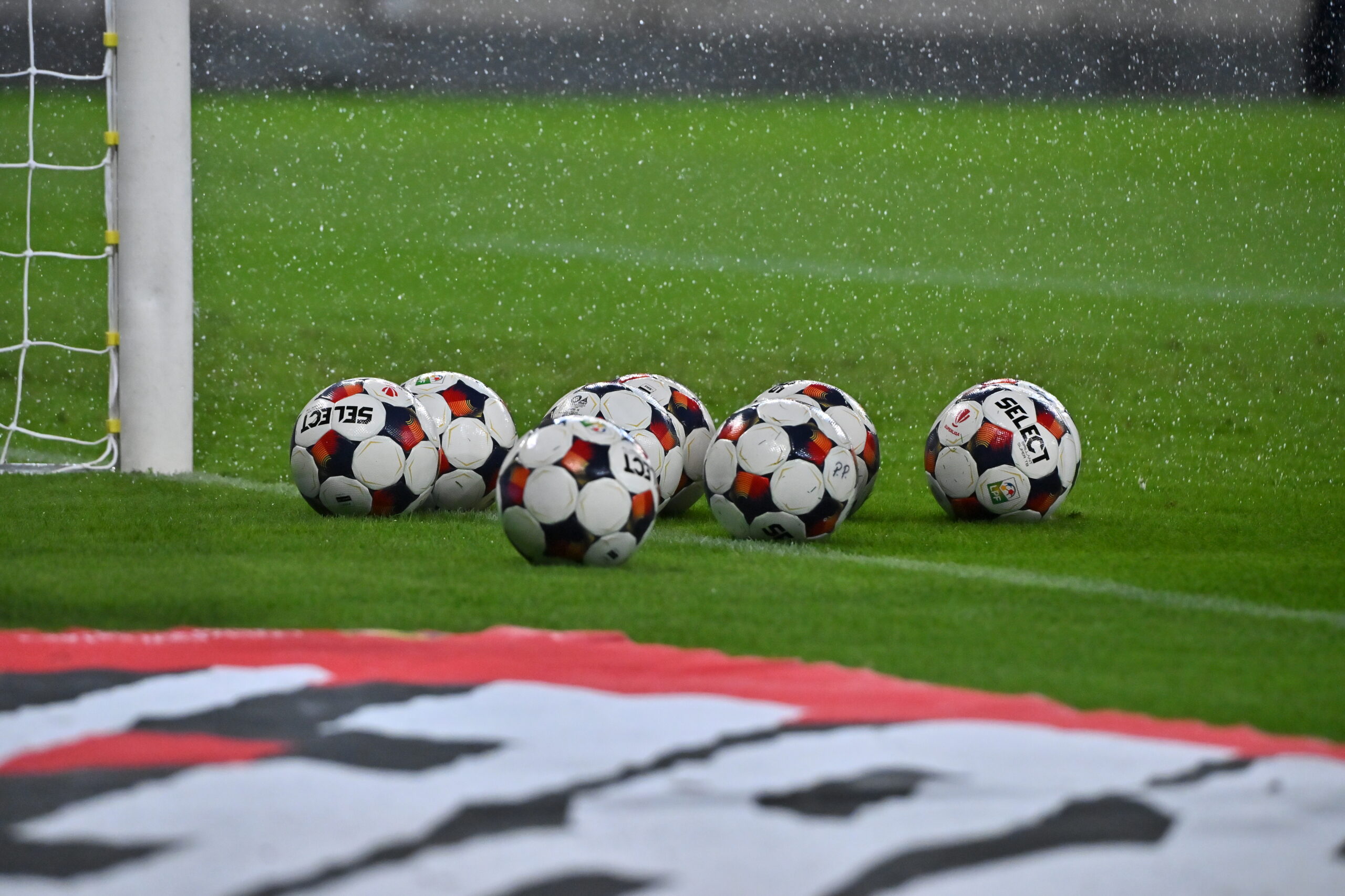 Petrolul si FCSB sanctionate cu cate 5000 de lei dupa incidentetele din Superliga