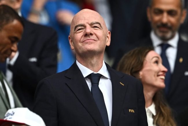 UEFA avertizeaza cu actiuni legale impotriva lui Infantino si Joshua Kushner