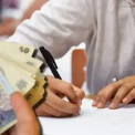 Bursa tehnologică 2026-2027: cât primesc elevii și ce condiții sunt