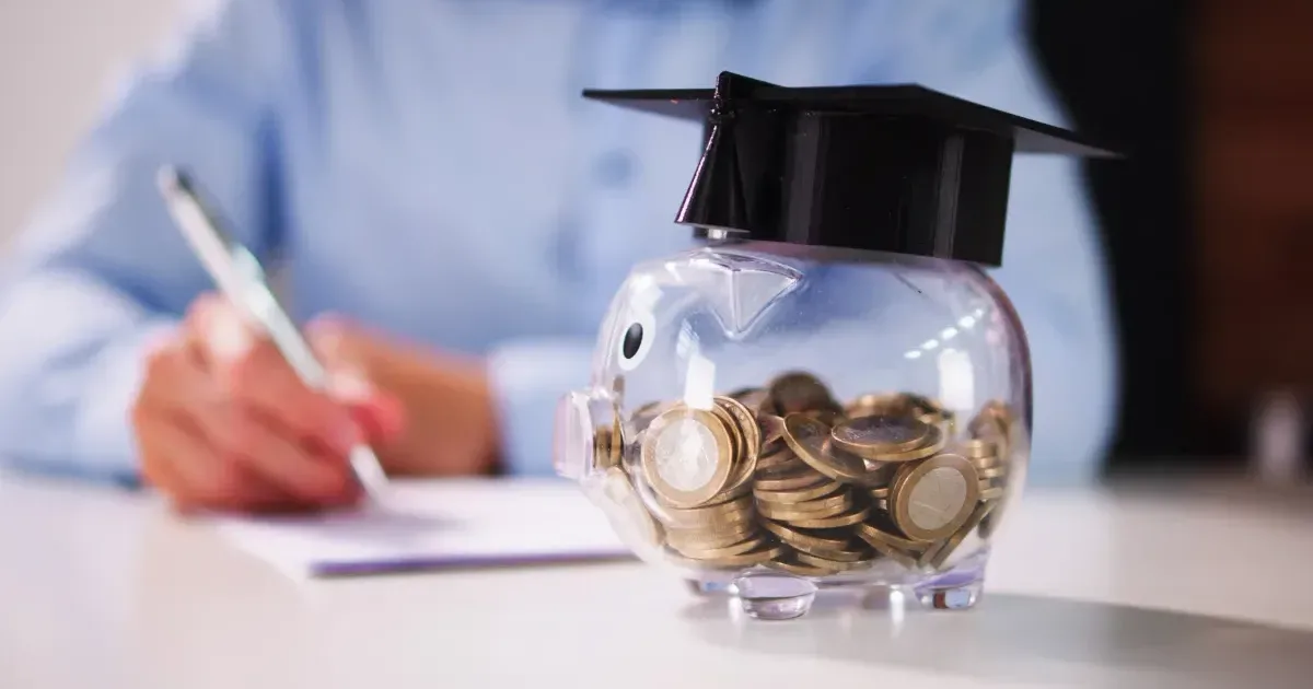 Burse de 4.000 de lei pe lună pentru 500 de persoane. Criteriile de eligibilitate