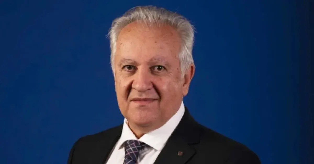 Timișorean conduce o organizație științifică internațională. A lucrat la Rolls-Royce