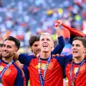 Campionul mondial care donează 2% din salariu pentru caritate