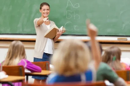 Elevii și cadrele didactice se bucură de o minivacanță: zi liberă pe 5 octombrie