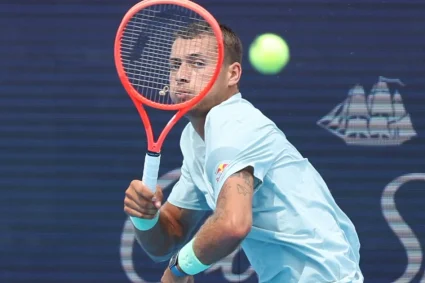 Finalist la Roland Garros, eliminat în primul tur de numărul 83 mondial