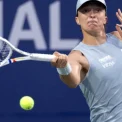Iga Swiatek ajunge în sferturi la Beijing și egalează recordul Simonei Halep