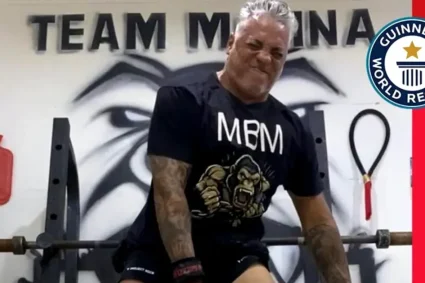 Record mondial incredibil: Un bărbat a ridicat 159 kilograme cu un singur deget